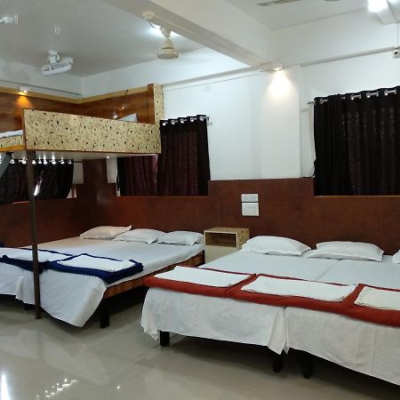Joshi Yatri Niwas Otel Kolhapur Dış mekan fotoğraf