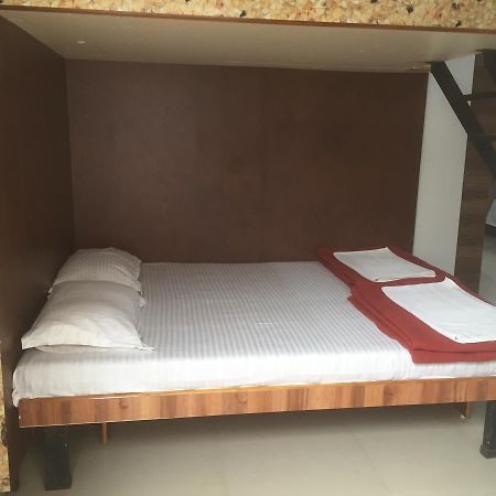 Joshi Yatri Niwas Otel Kolhapur Dış mekan fotoğraf