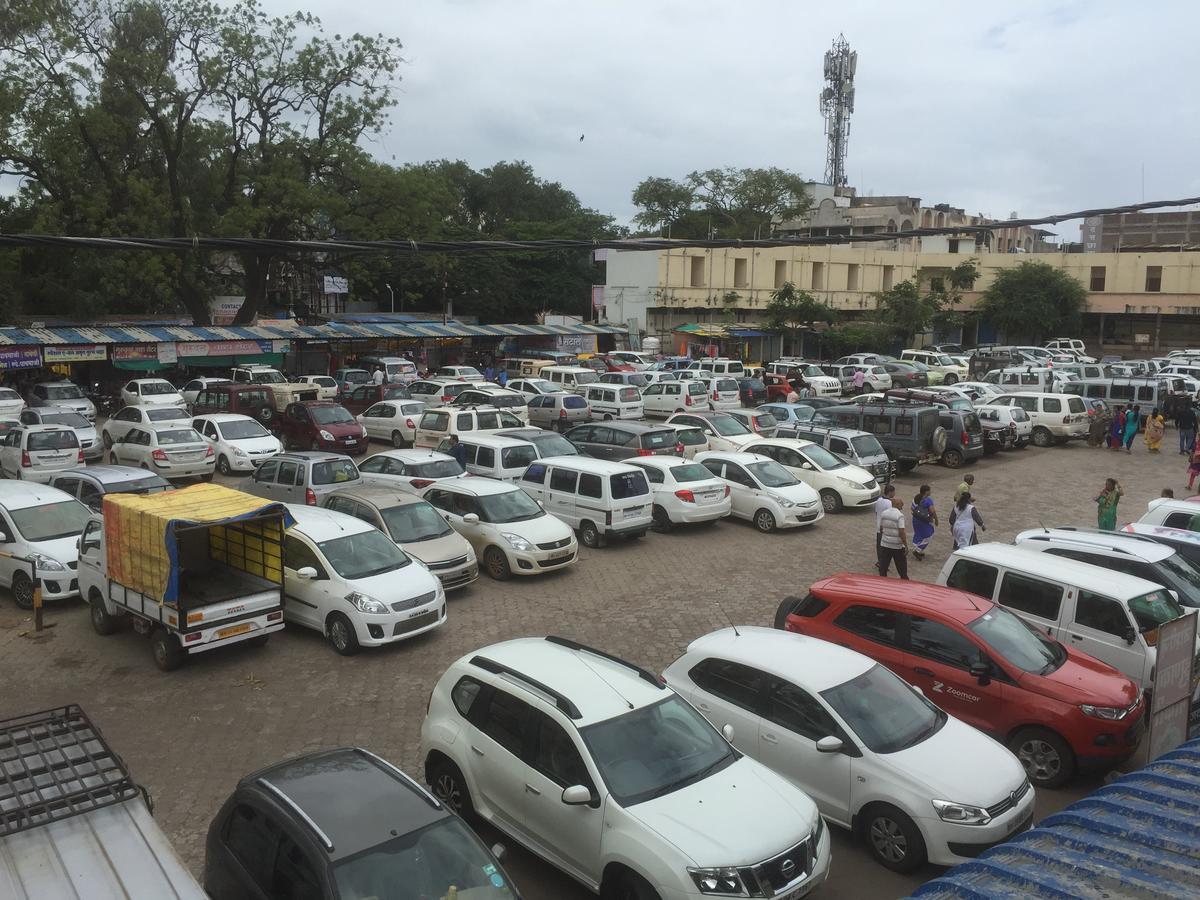 Joshi Yatri Niwas Otel Kolhapur Dış mekan fotoğraf