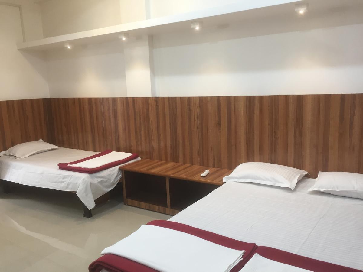 Joshi Yatri Niwas Otel Kolhapur Dış mekan fotoğraf