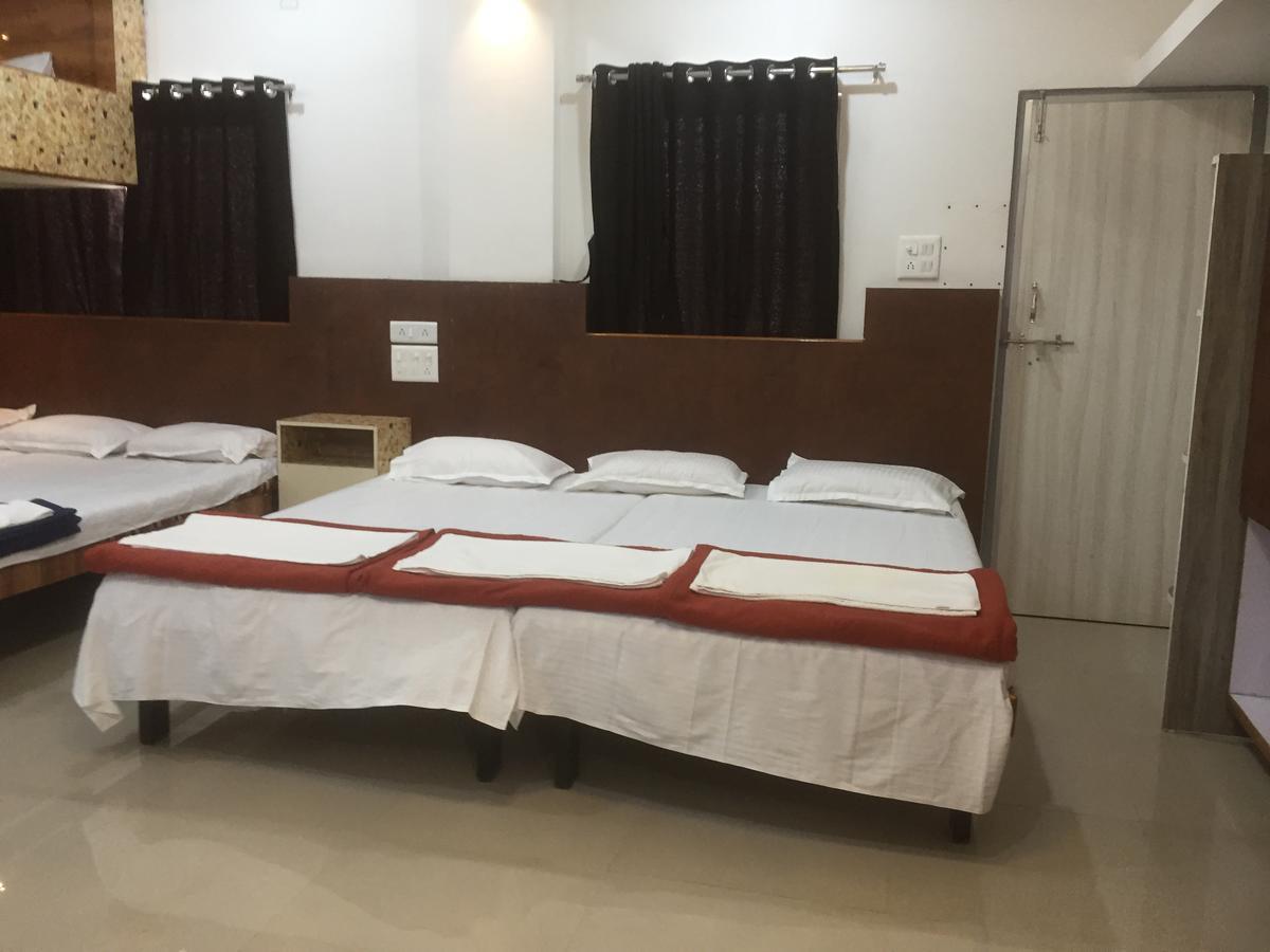 Joshi Yatri Niwas Otel Kolhapur Dış mekan fotoğraf