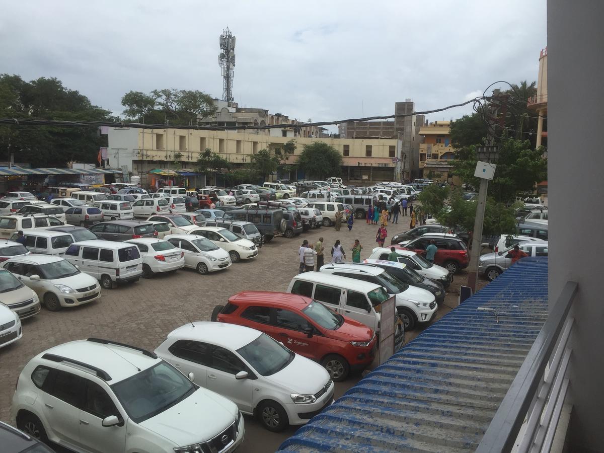 Joshi Yatri Niwas Otel Kolhapur Dış mekan fotoğraf