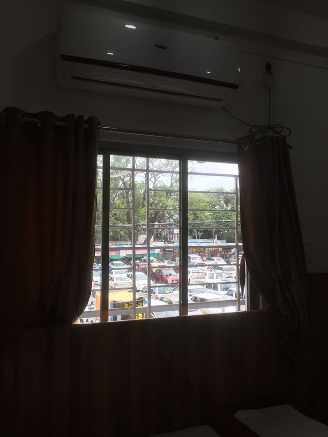 Joshi Yatri Niwas Otel Kolhapur Dış mekan fotoğraf
