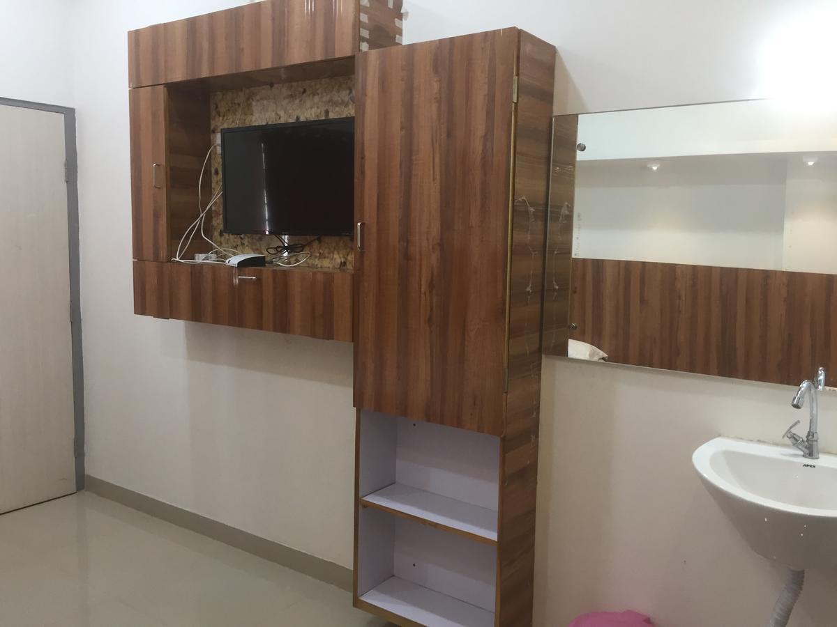 Joshi Yatri Niwas Otel Kolhapur Dış mekan fotoğraf